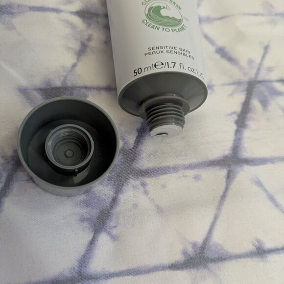 🌸 REN Clean Skincare Evercalm Gentle Cleansing Milk NIB 1.7oz Travel Size - Picture 3 of 6